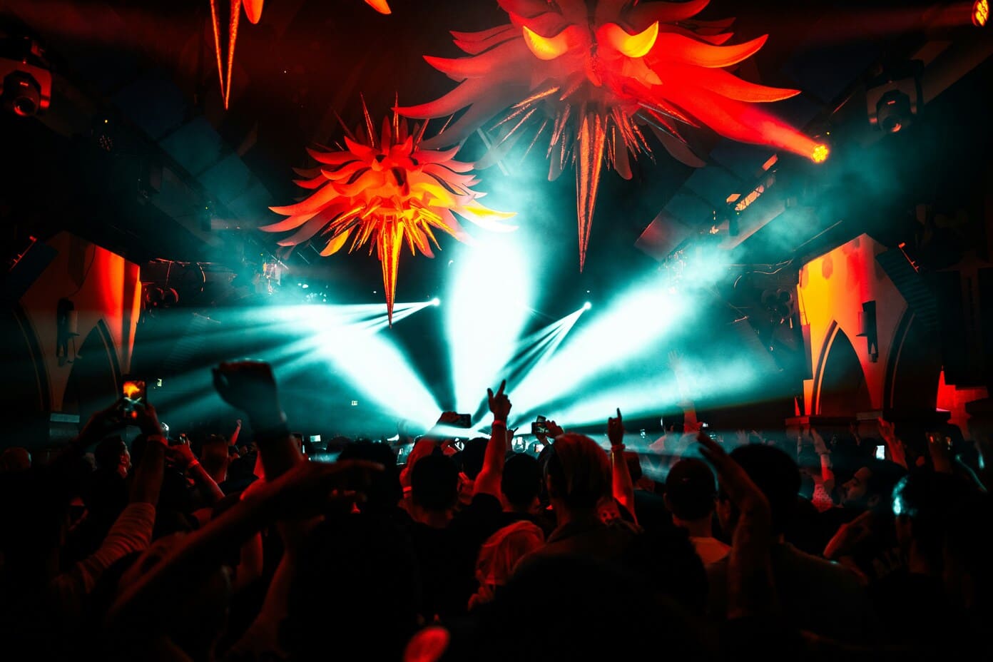 서울 야간 문화 지구 완벽 비교: 강남 vs 홍대 vs 이태원 vs 을지로